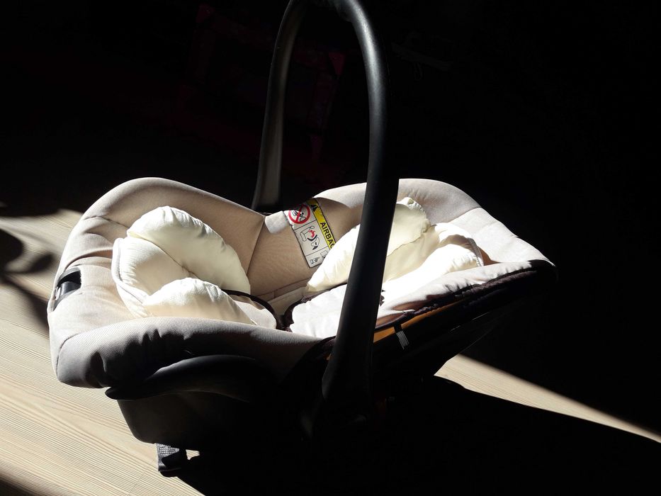 РАЗПРОДАЖБА! Супер запазена бебешка количка 3 в 1