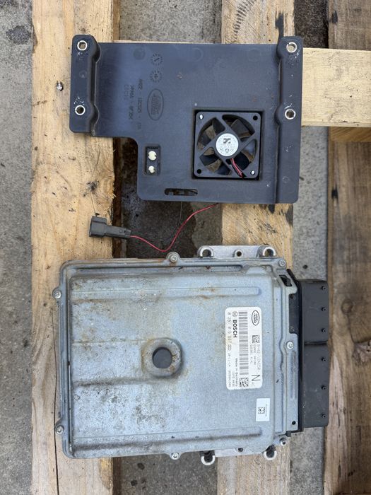 Компютър за двигател (ECU) Bosch 0281016637 за Range Rover 4.4 TDV8