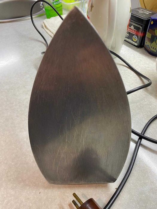 Утюг советский в рабочем состоянии