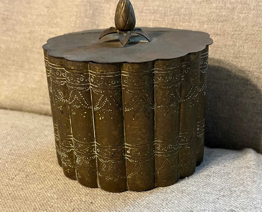 Cutie veche decorativa bronz Andrea by Sadek stil carti India
