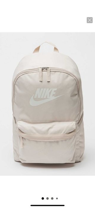 Продавам раница на Nike