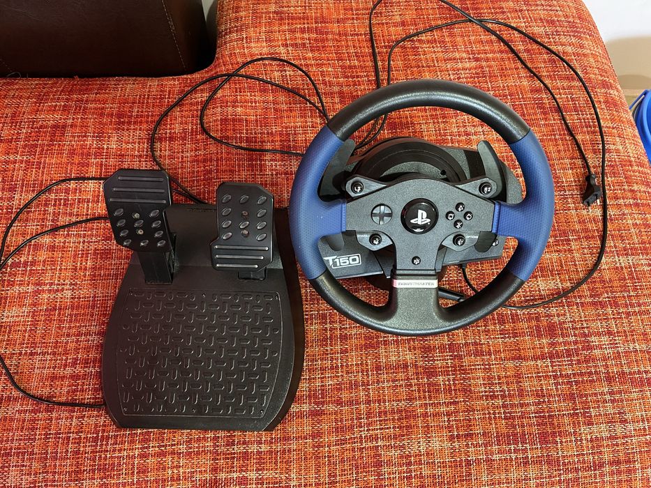 Волан и педали Thrustmaster T150