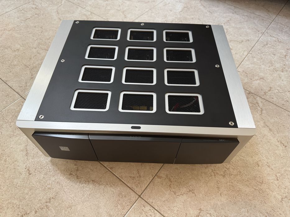 NAD M27 Master Series - седем канален усилвател за Dolby Atmos