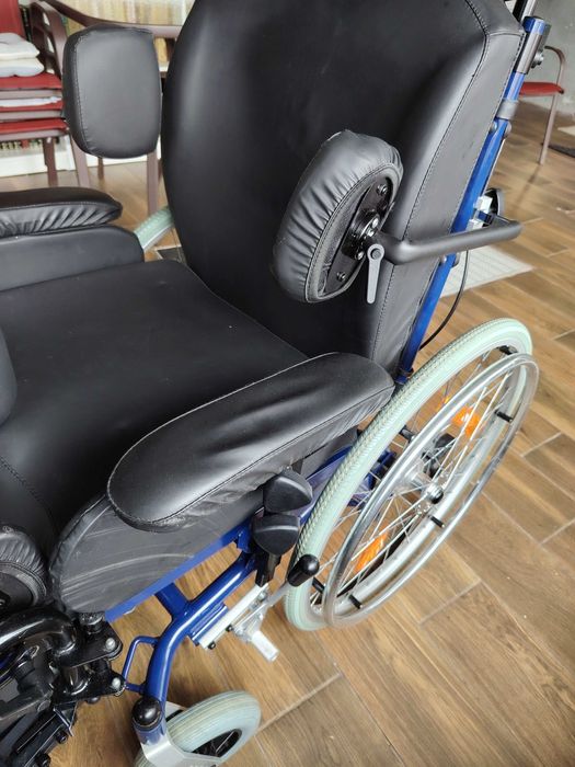 Scaunul cu rotile Relief CP910