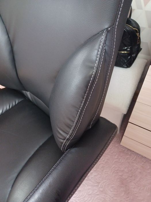 ОФИС СТОЛ с мемори пяна TAMDRUP