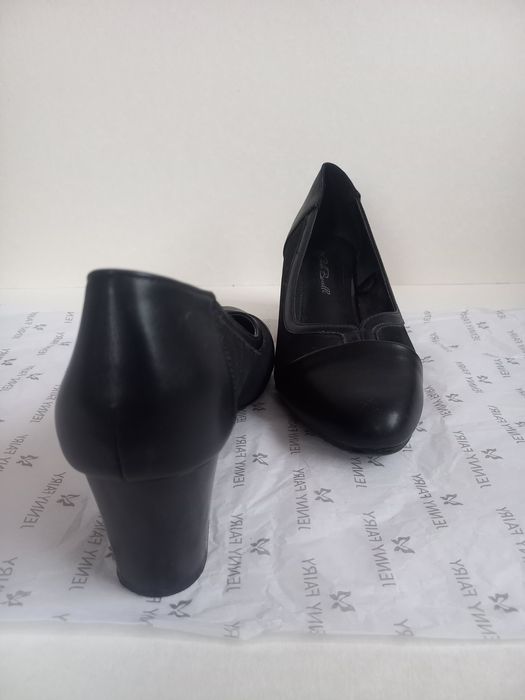 Обувки на нисък ток