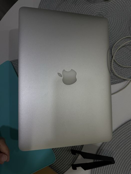 Macbook Air (13-inch, Early 2014)