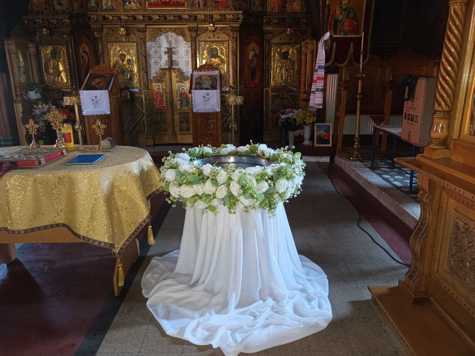 Arcada baloane botez Aranjamente flori cristelnita Aranjamente mese