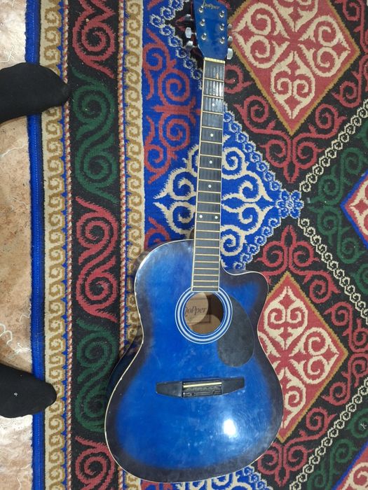 Продам гитару без струн