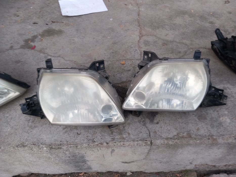 Фарове за mazda mpv 2002 година