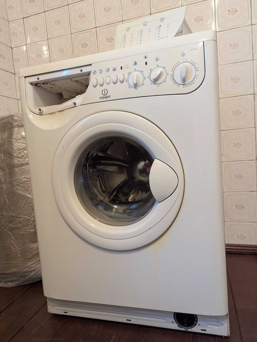 Masina de spalat indesit W105TX R BG