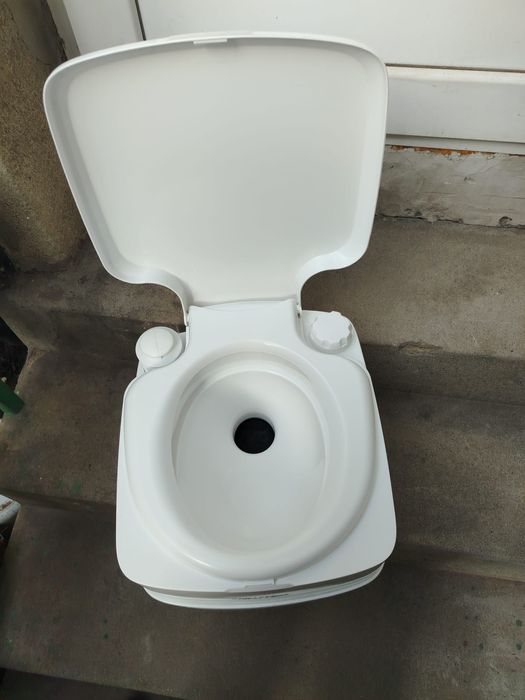 Тоалетна за къмпинг/преносима тоалетна