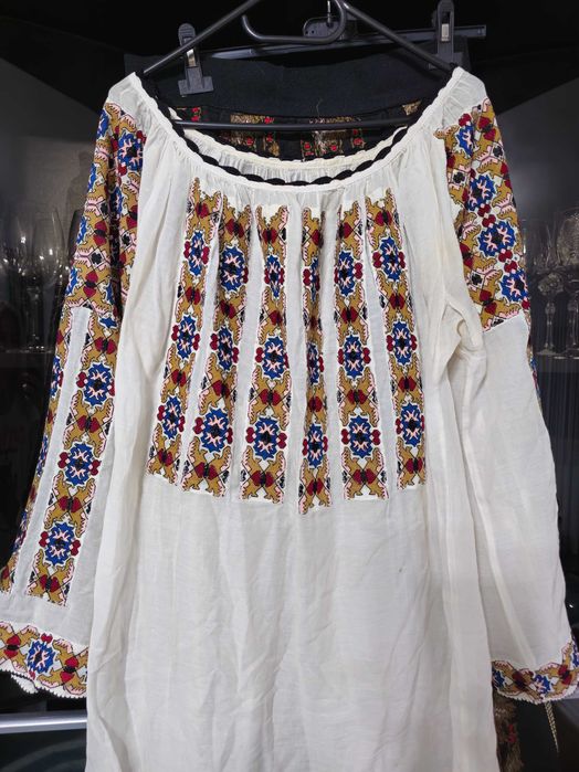 Vand costum popular autentic vechime 100 ani