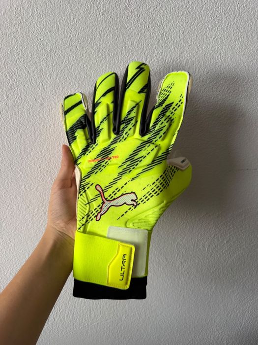 Manusi fotbal Puma