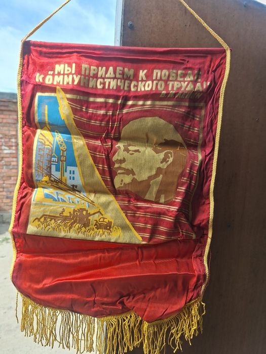 Продам  вымпел, значки