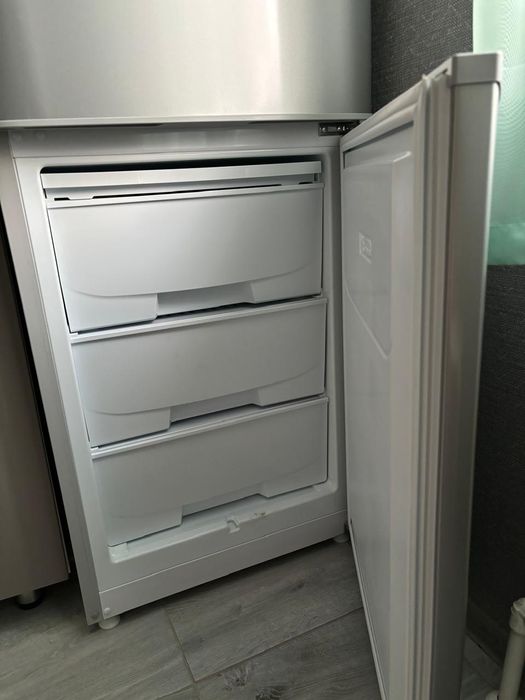 Продам новый холодильник