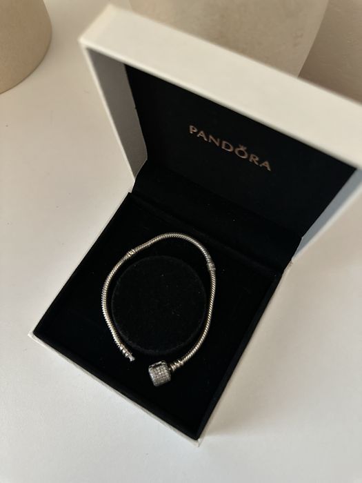 Brățară Pandora originală cu 6 charmuri din argint