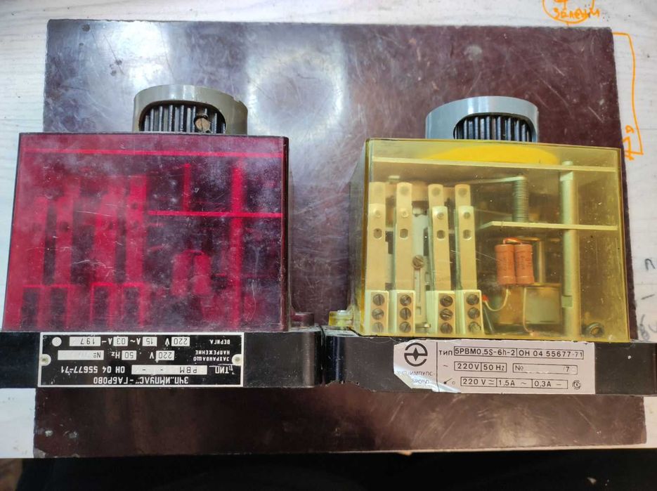 Продават се електромеханични таймери работещи на 220 волта