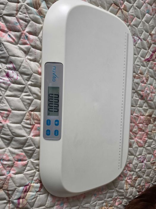 Продавам бебешки аксесоари на символични цени