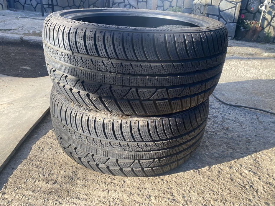 Vand anvelope iarna noi.