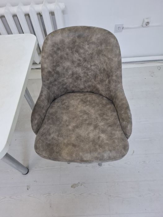 Стол со стульями