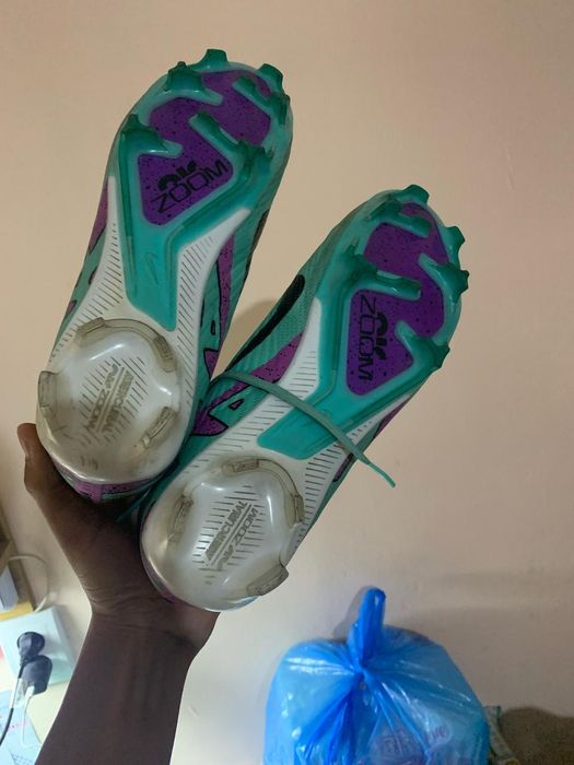 Продаю бутсы Airzoom