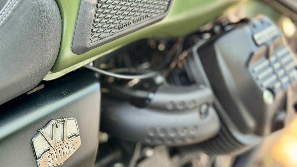 Moto Guzzi V7 Stone