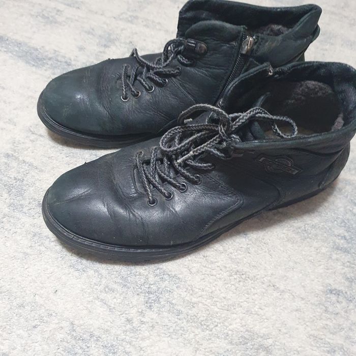 Отдам обувь ботинки и кроссовки