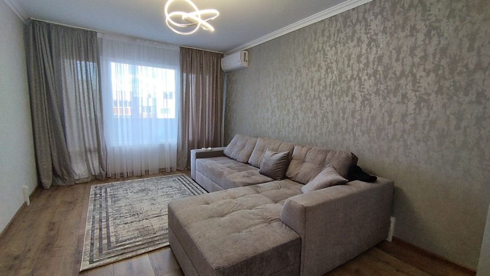 Продава се Тристаен апартамент в София, Модерно предградие - 92 кв.м за 1837 €/кв.м - Снимка #1