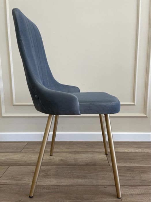 Продаю стол со стульями