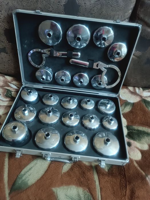 Продаю инструмент для замены масла