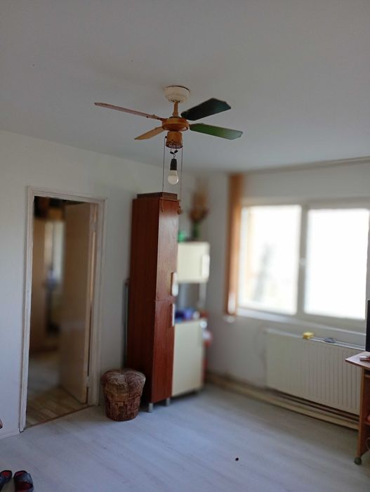 Vând apartament 2 camere piata Aurora vest