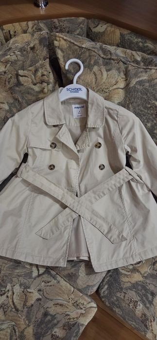 Продам детские тренч Mayoral