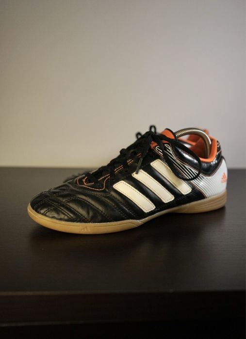 Adidas predator EU46 2/3. Adidas EU42 за футзал.