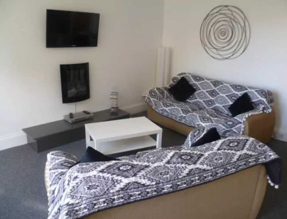 Дава се под наем Двустаен апартамент в Пловдив, Център - 46 кв.м за 204 € - Снимка #3