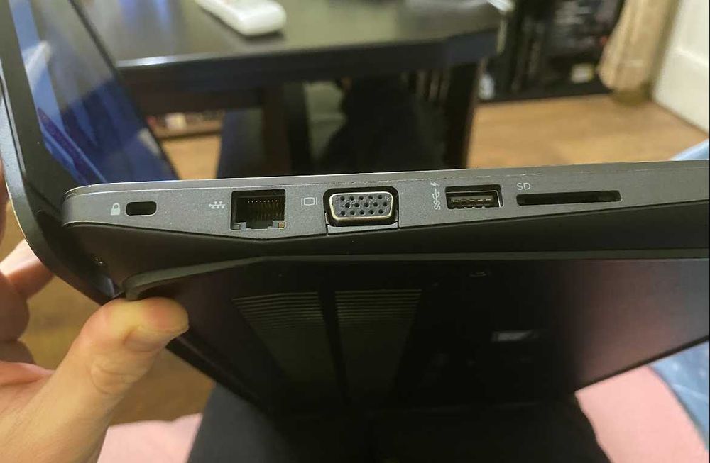 Продавам лаптоп HP Zbook 15 G4 (i7-7820HQ,16GB DDR4,256GB,Intel HD630)