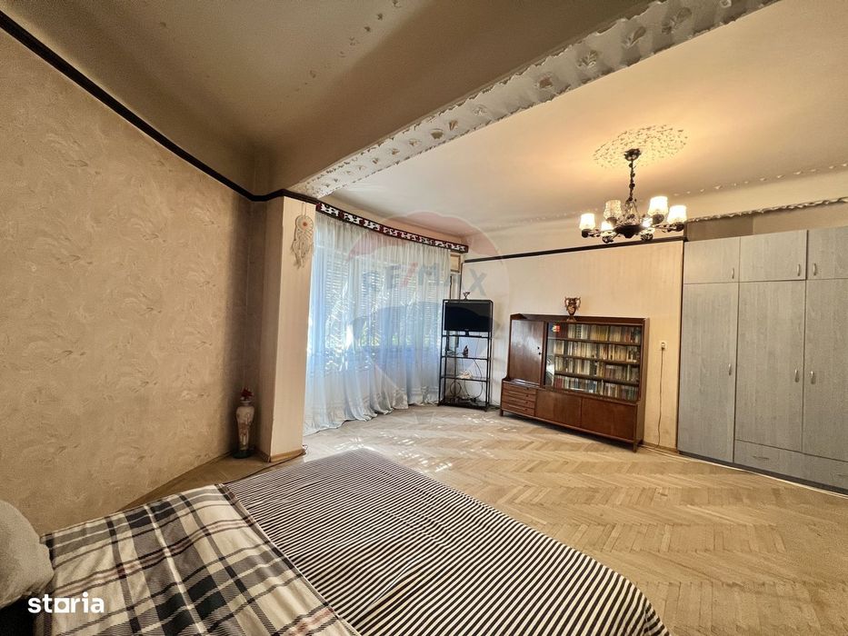Apartament cu 3 camere de vânzare în zona Bucur Obor