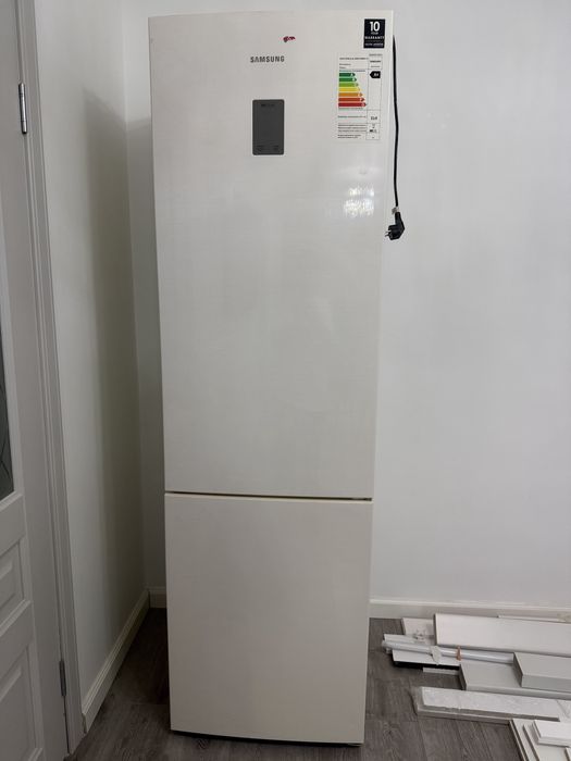 Холодильник в хорошем состояние