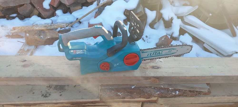 Продам пилу на батарейке