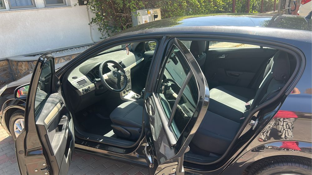 Vand Opel Astra  H Enjoy /AB berlina cu hayon