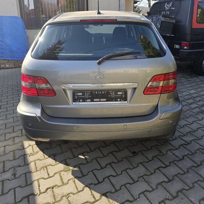 Mercedes Benz B180