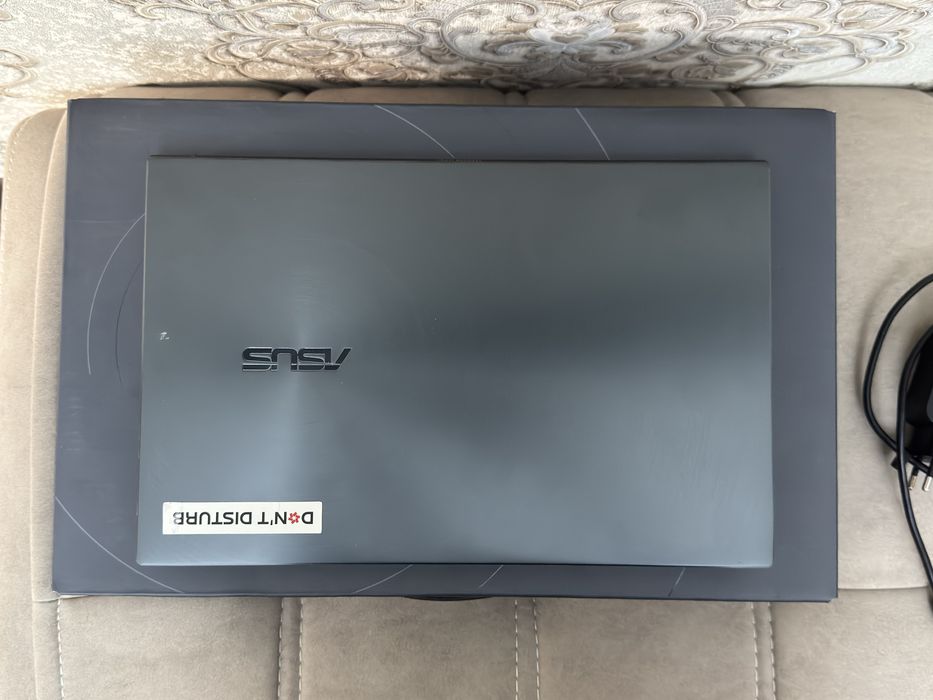 Asus Zenbook i7 ux425e