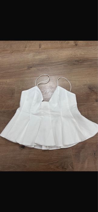 Бял топ за лятото чисто ново