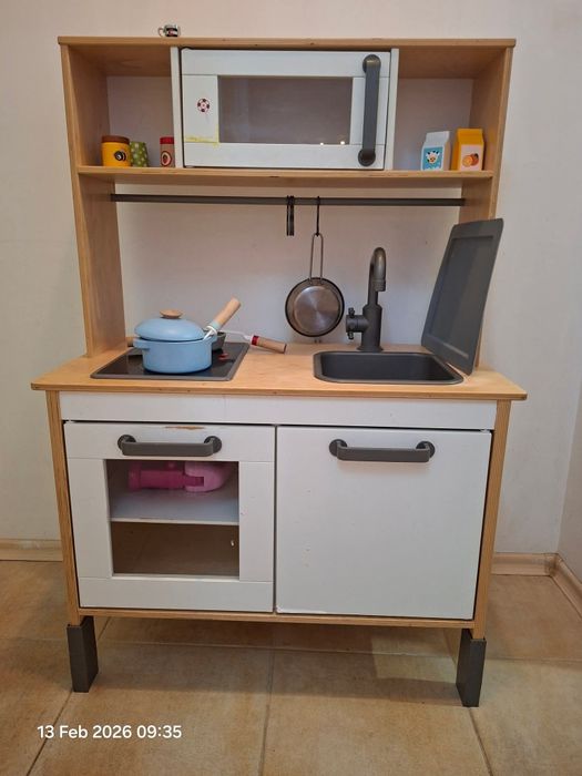 Детска кухня IKEA с посуда