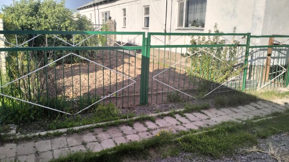 Дом на станции Спутник.