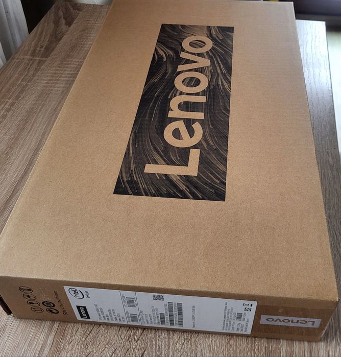 Laptop LENOVO, impecabil