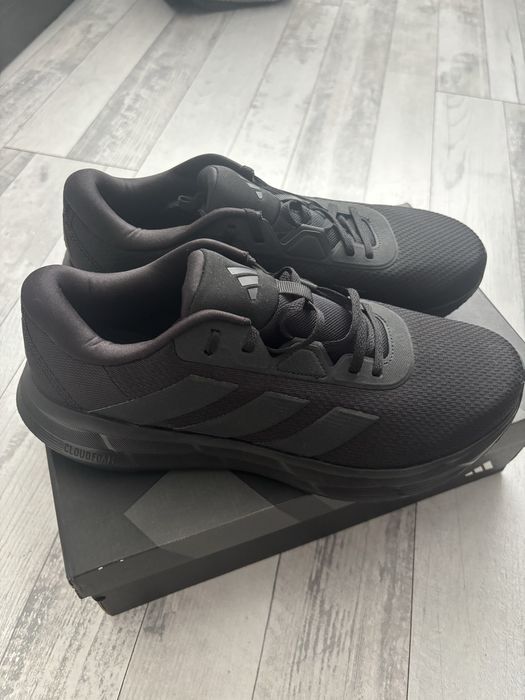 Обувки на адидас