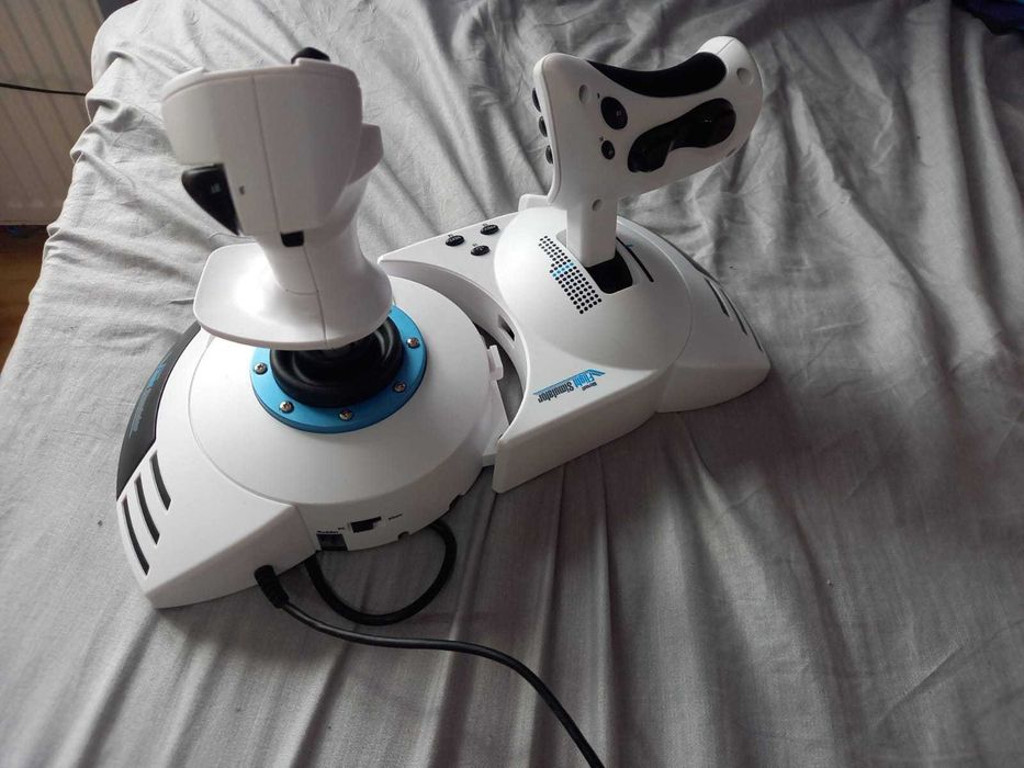 simulator de zbor trustmaster hotas one