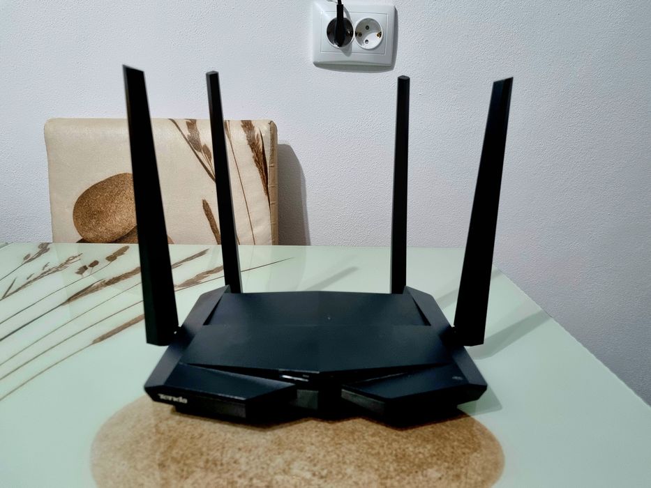 Vând Router Wireless Gigabit TENDA