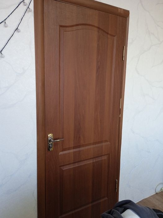 Продам межкомнатный дверь 80см